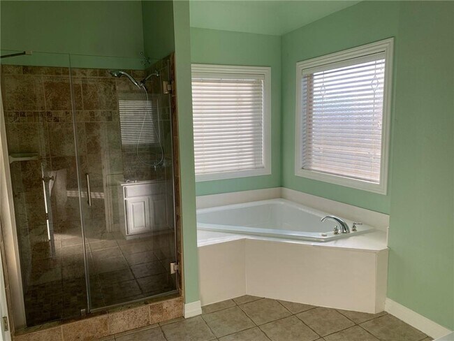 Building Photo - 6453 Tall Oaks Loop S