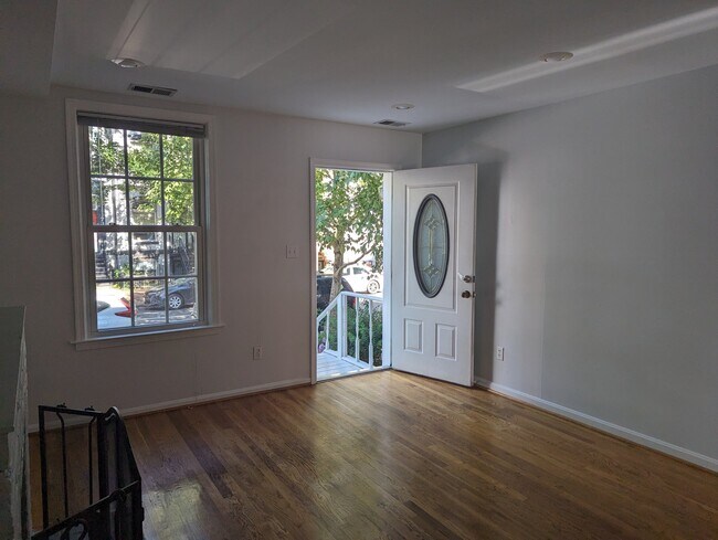 Building Photo - 726 6th St NE