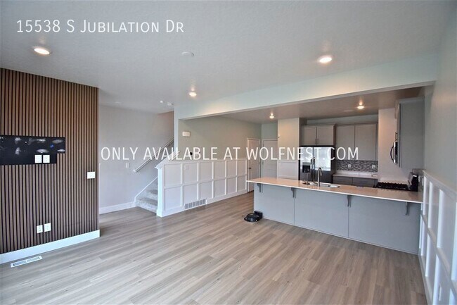 Building Photo - Beautiful 4 Bed Bluffdale Townhome! No Dep...