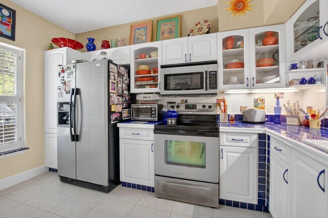 Foto del edificio - 1041 Kokomo Key Ln