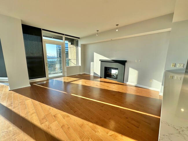 Foto del edificio - Stunning Bellevue Towers 35th Floor Condo ...