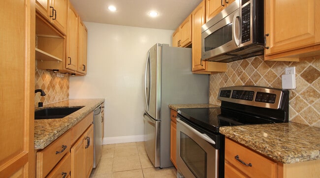 Building Photo - 8163 Redlands St