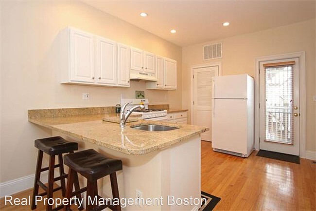 Building Photo - 2 br, 1.5 bath House - 7 Brewster St Apt. 1