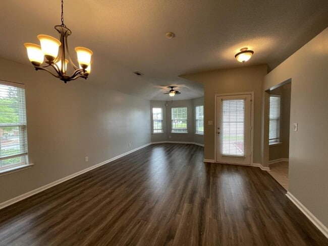 Foto del edificio - 200 S Houston Springs Blvd