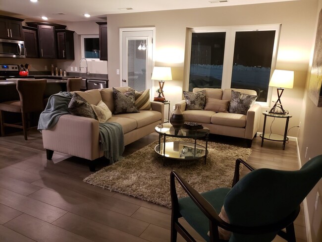 Building Photo - Twinhome in Lakewood Mandan