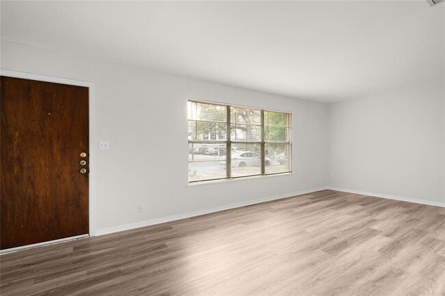 Building Photo - 1112 E 30th St