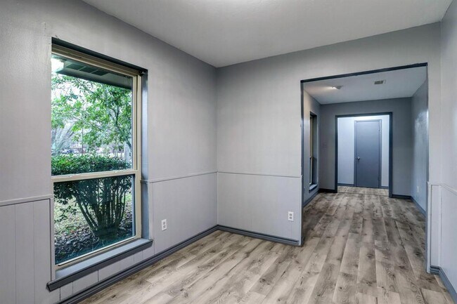 Foto del edificio - 10407 Fairview Dr