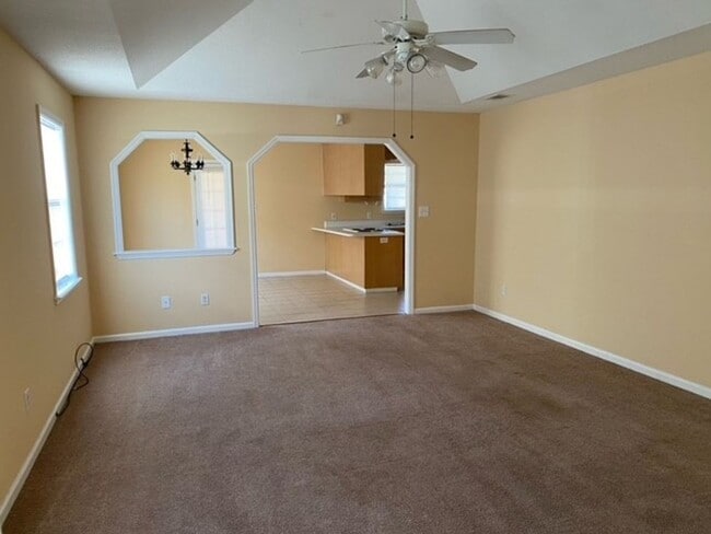 Building Photo - Three Bedroom Home in Lake Park!