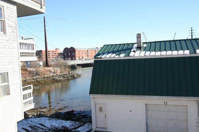 Building Photo - 24 Wallingford Square