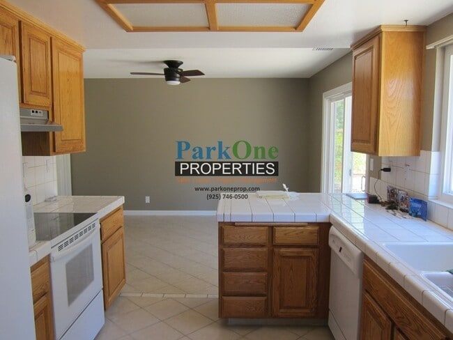 Foto del edificio - 4 Bedroom Livbermore Home Now Available!