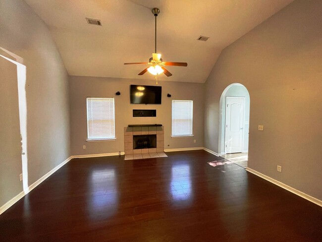 Foto del edificio - One level 3BR, 2BA patio home in Oxmoor Glen