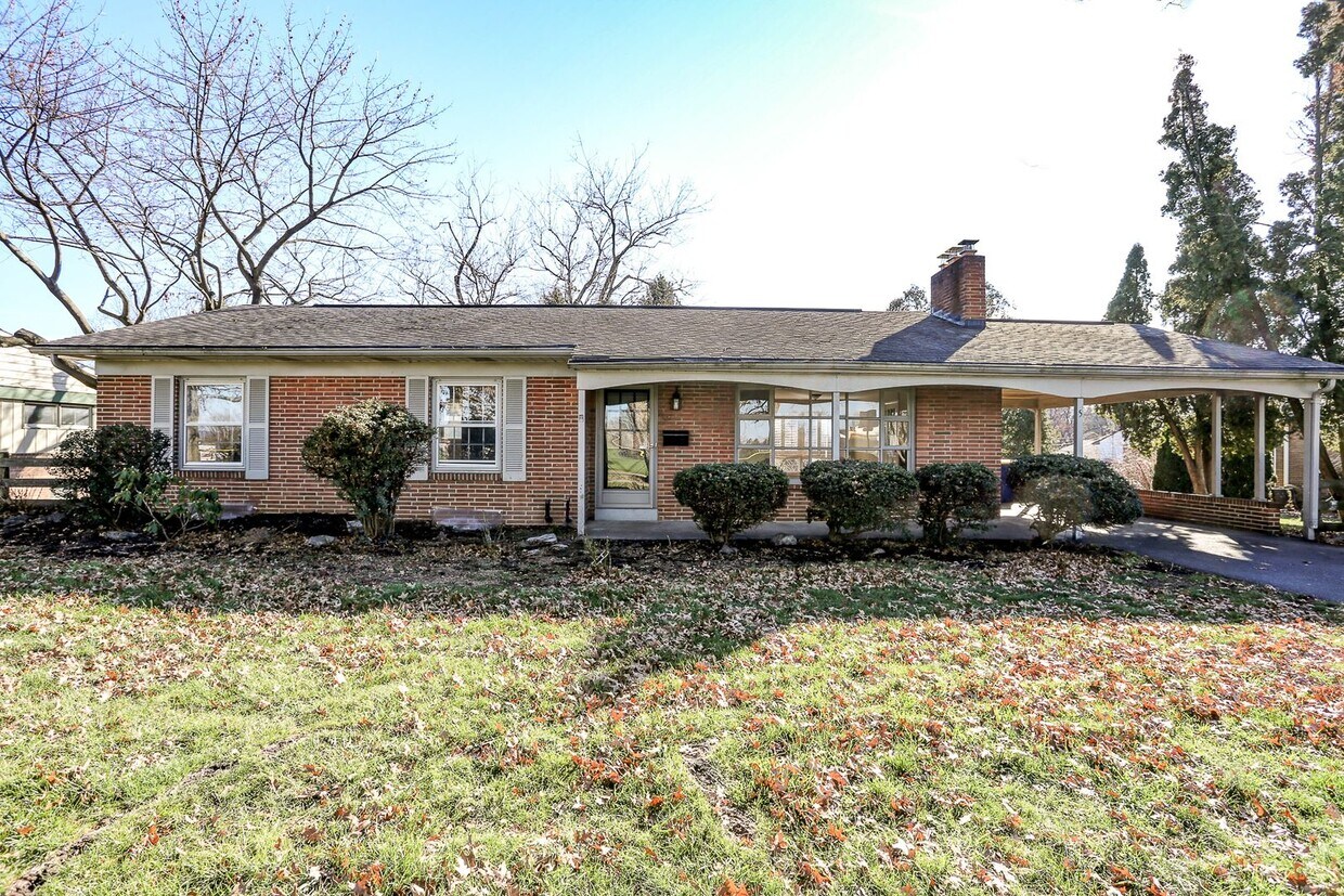 Primary Photo - 3 bed 2 1/2 bath in Camp Hill