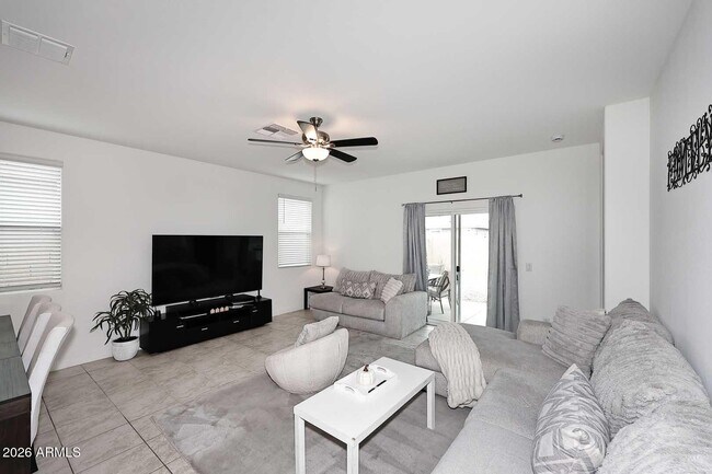 Foto del edificio - 40020 W Sunland Dr