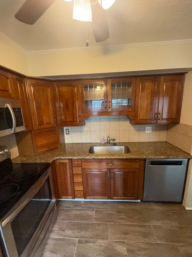 Building Photo - 39 Canis Ct