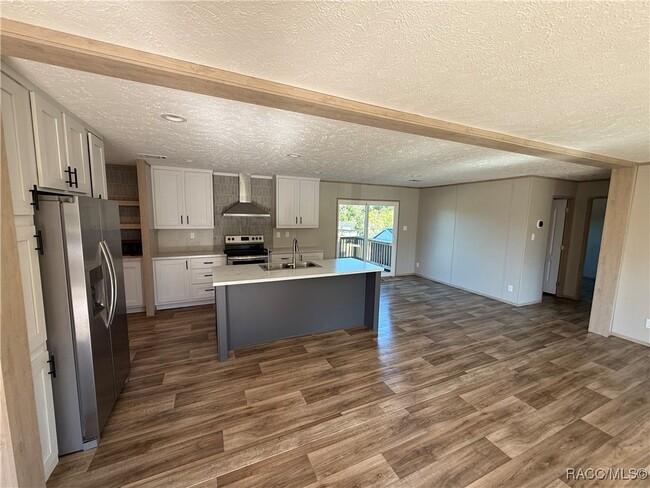 Foto del edificio - 5469 W Grovepark Rd