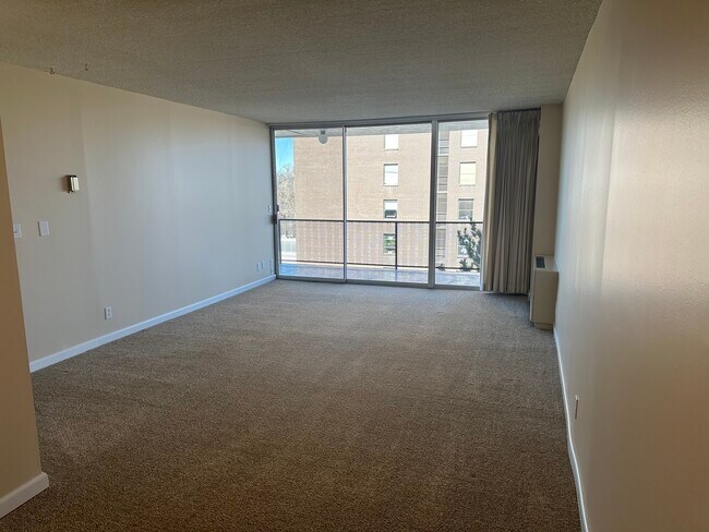 Building Photo - 421 S Howes St