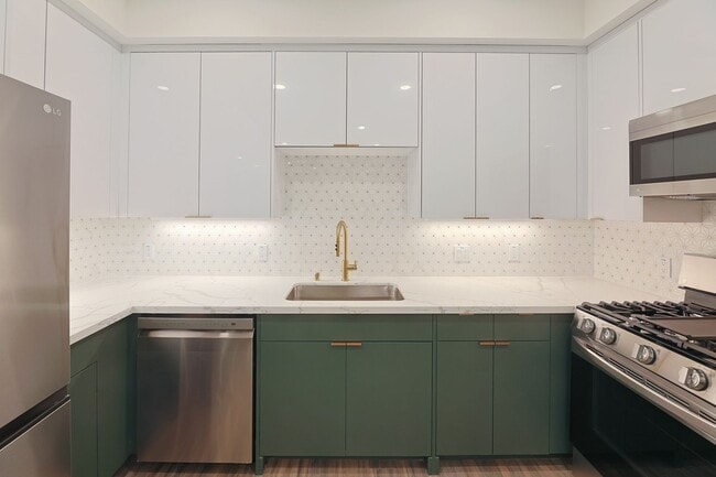 Interior Photo - 4000 Mont Clair Apartments