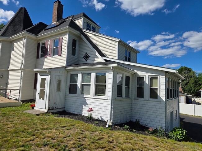 Building Photo - 239 Pleasant St