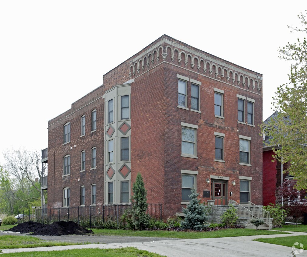 Primary Photo - 560 E Kirby St