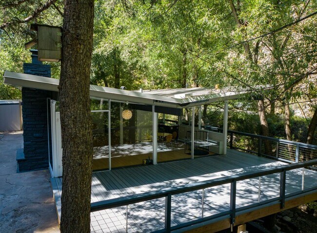 Foto del edificio - INCREDIBLE Mountain Home! 3BD/1BA- Availab...