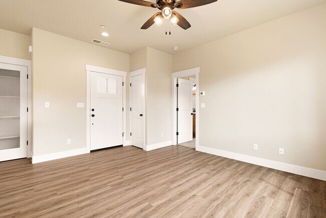 Foto del edificio - Welcome to your new 1 bedroom home nestled in the serene beauty of Paradise, CA!