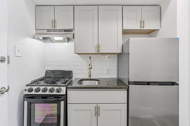Kitchen - Roosevelt Apartments