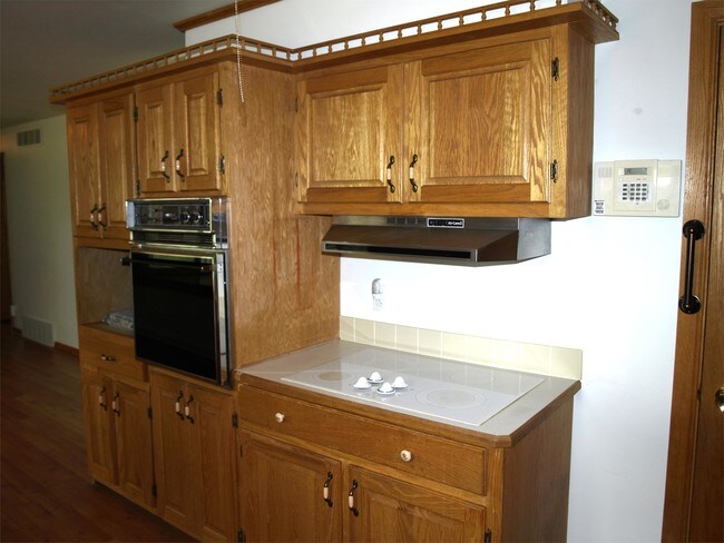 Building Photo - 5601 Thunderbird Cir NW