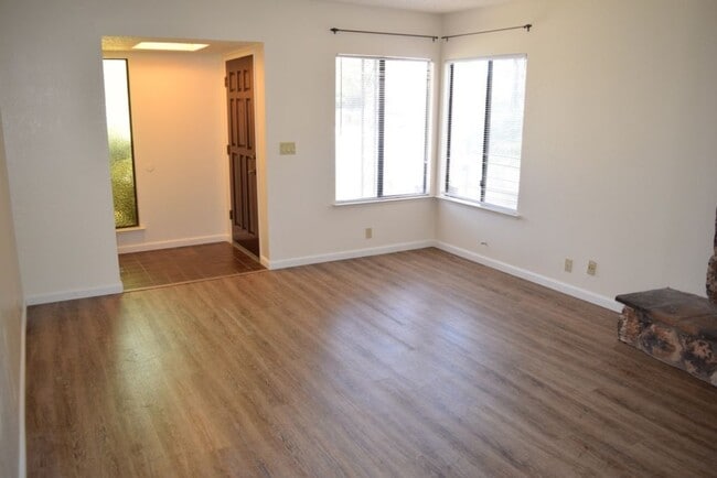 Building Photo - 6051 Roloff Way