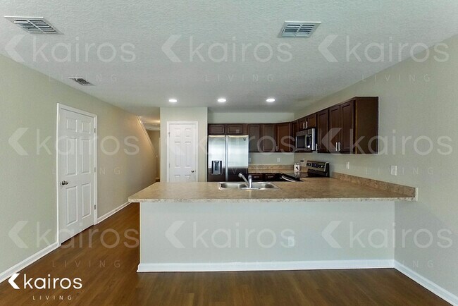 Building Photo - 1331 Mull St.