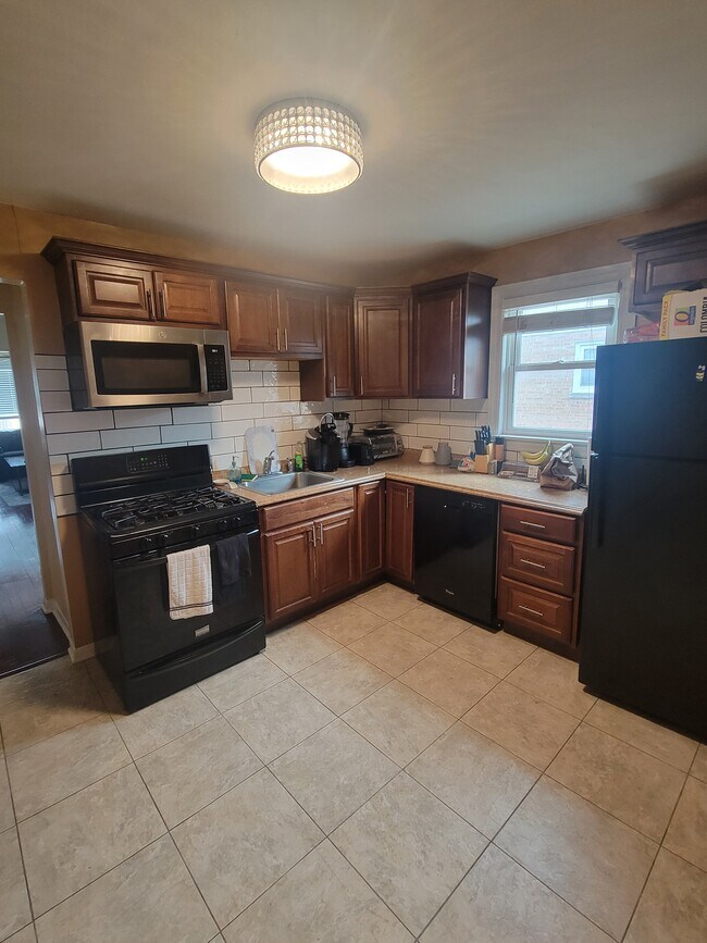 Foto del edificio - 7303 W Diversey Ave
