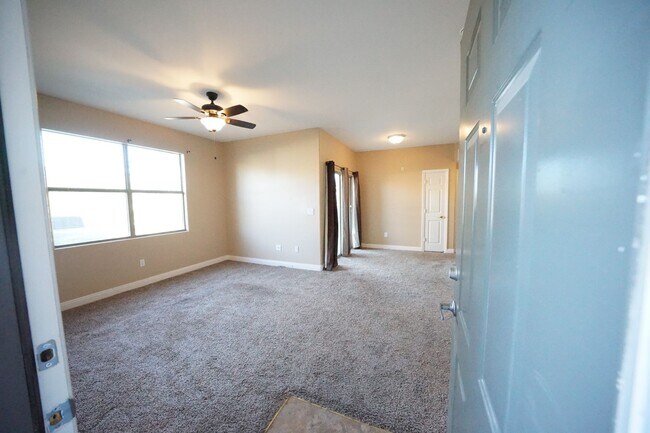 Foto del edificio - No Showings until 3/8/2022