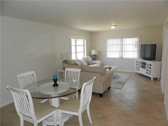 Foto del edificio - 124 NE 19th Ct