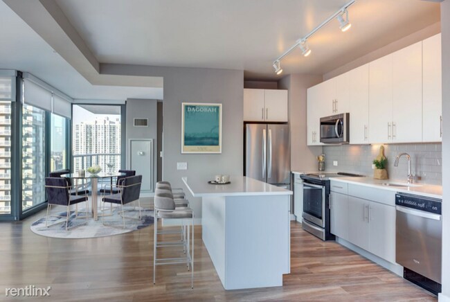 Building Photo - 3 br, 2.5 bath Condo - 401 N State St