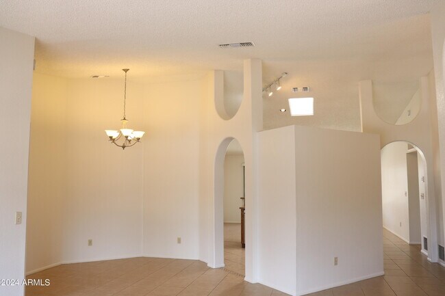 Foto del edificio - 3377 Thunderbird Dr
