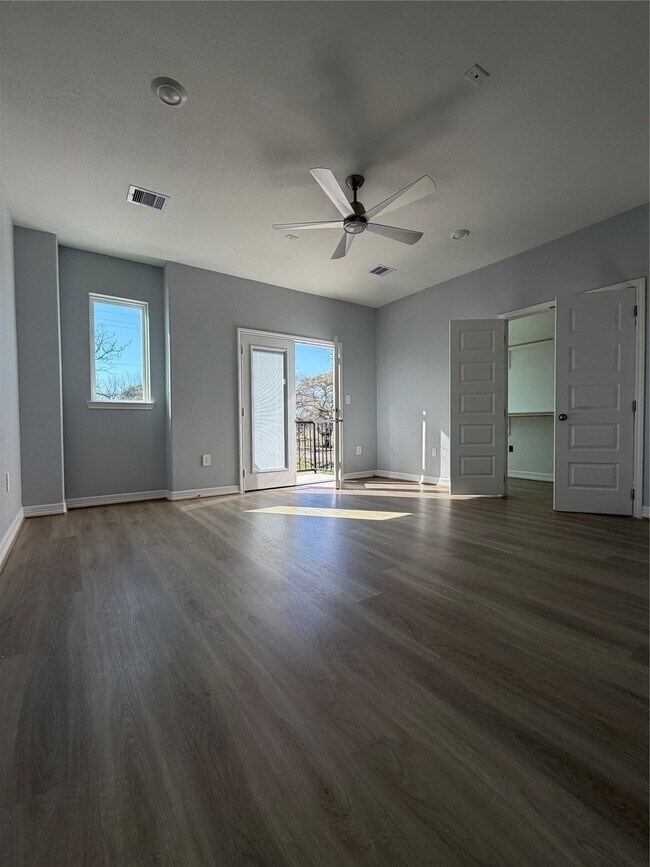 Foto del edificio - 9307 Noel St