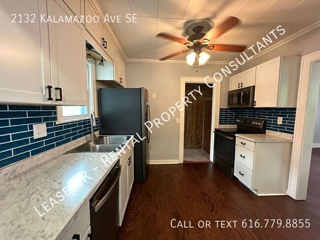 Building Photo - Adorable 3 bedroom home with central air a...