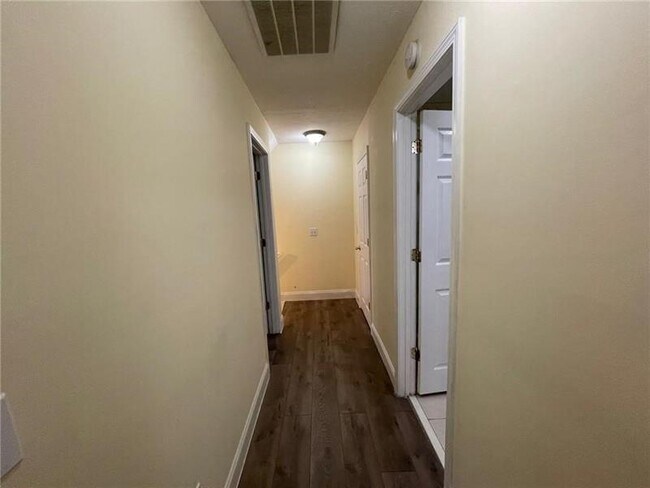 Foto del edificio - 352 Twiggs Corners