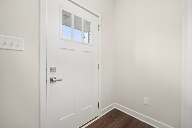 Building Photo - 10916 Genito Sq Dr