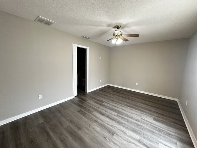 Building Photo - 9 Cedar Cir