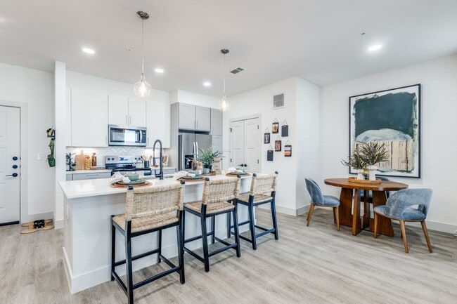 Building Photo - Laughlin Two Eighty Nine