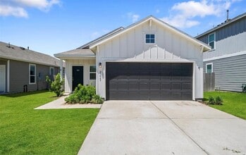 Building Photo - 25849 Hedgerow Dr