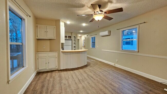 Building Photo - 5301 Hare St