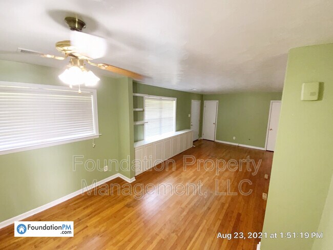 Building Photo - 4940 Sherry Dr
