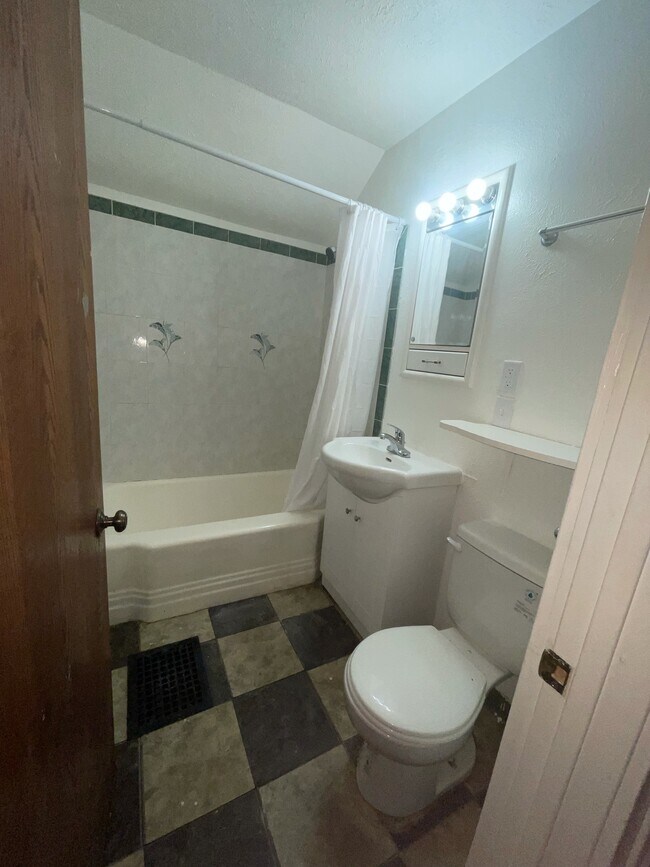 Foto del edificio - 921 N Winnebago St