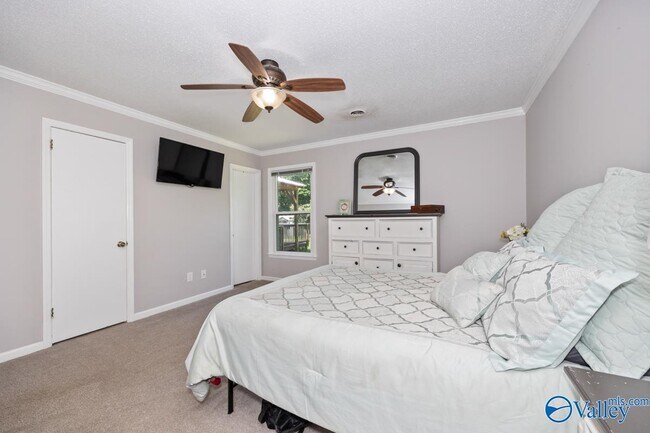 Foto del edificio - 2303 Buckingham Dr SW
