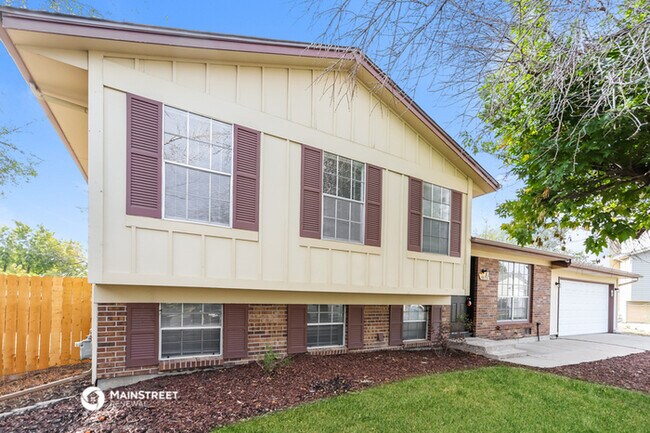 Building Photo - 1656 S Quintero Way
