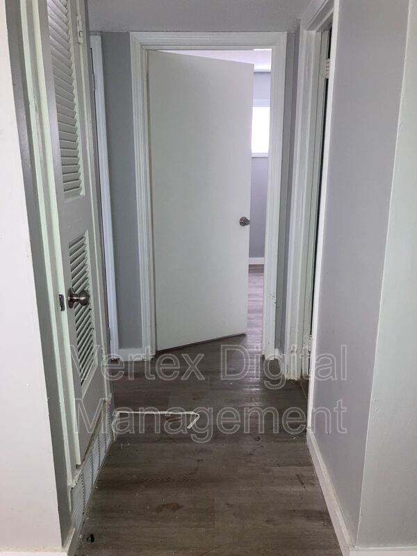Foto del edificio - 1043 Whitaker Dr