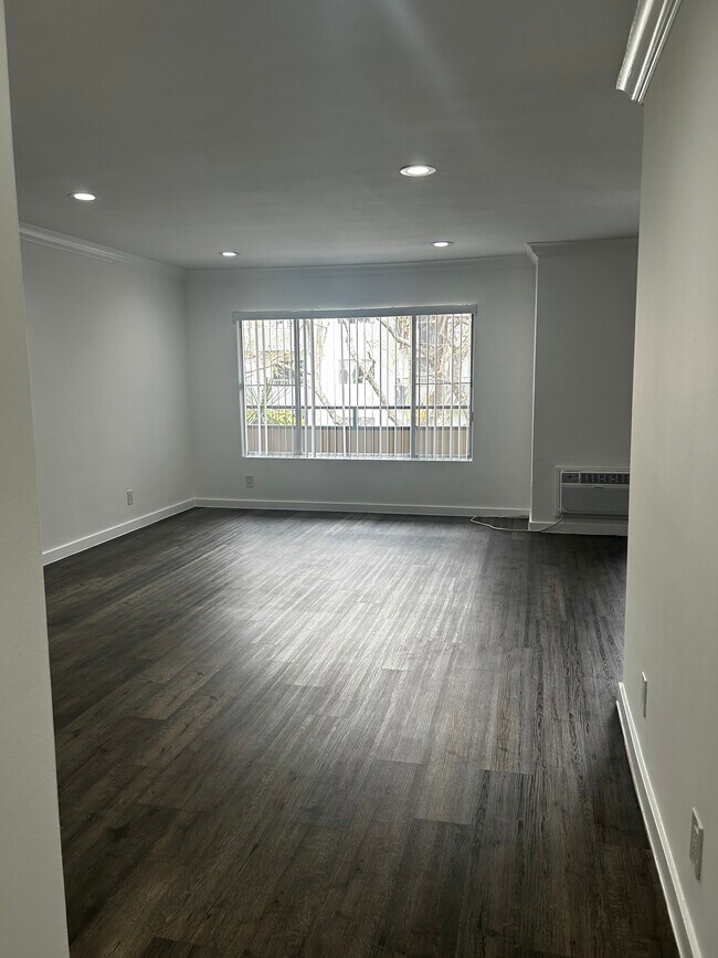 Sala de estar - 649 Westbourne Dr