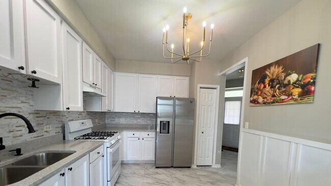 Building Photo - 2840 Rutland Cir