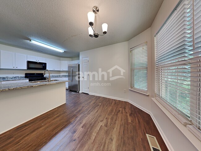 Building Photo - 5718 Graceland Dr